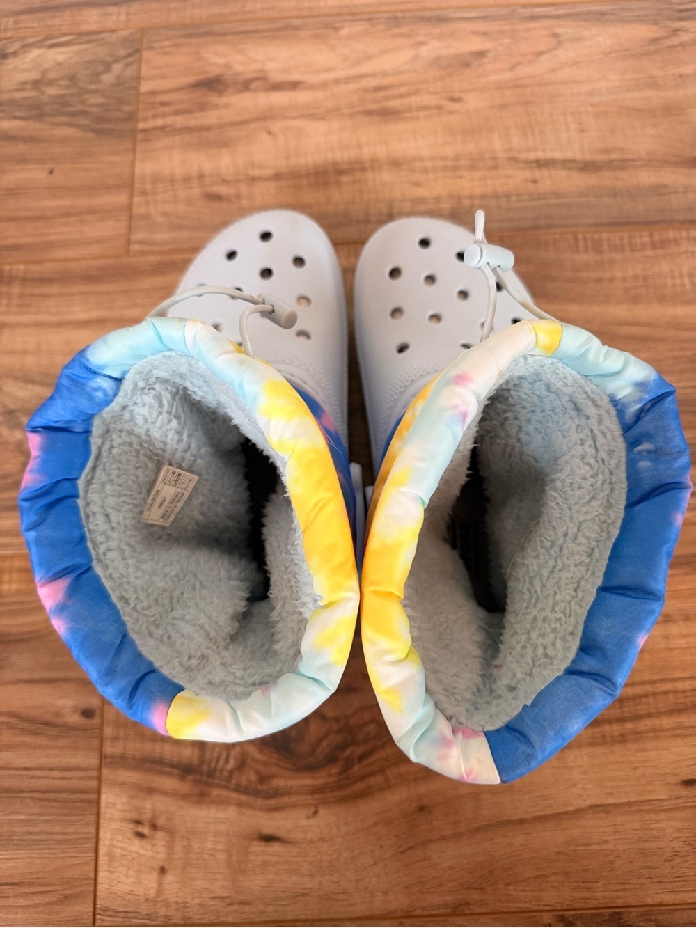 CROCS Classic Tie-Dye Puff Lined Clog Boot Light Blue Croc w/Pink, Blue & Yellow - Picture 5 of 8